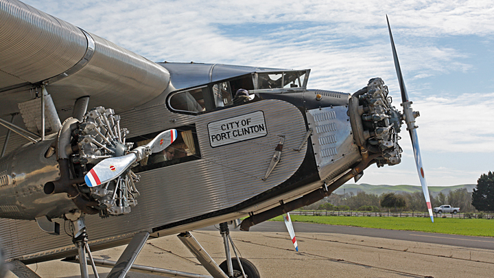 VideoStill Tri-Motor_720p.jpg